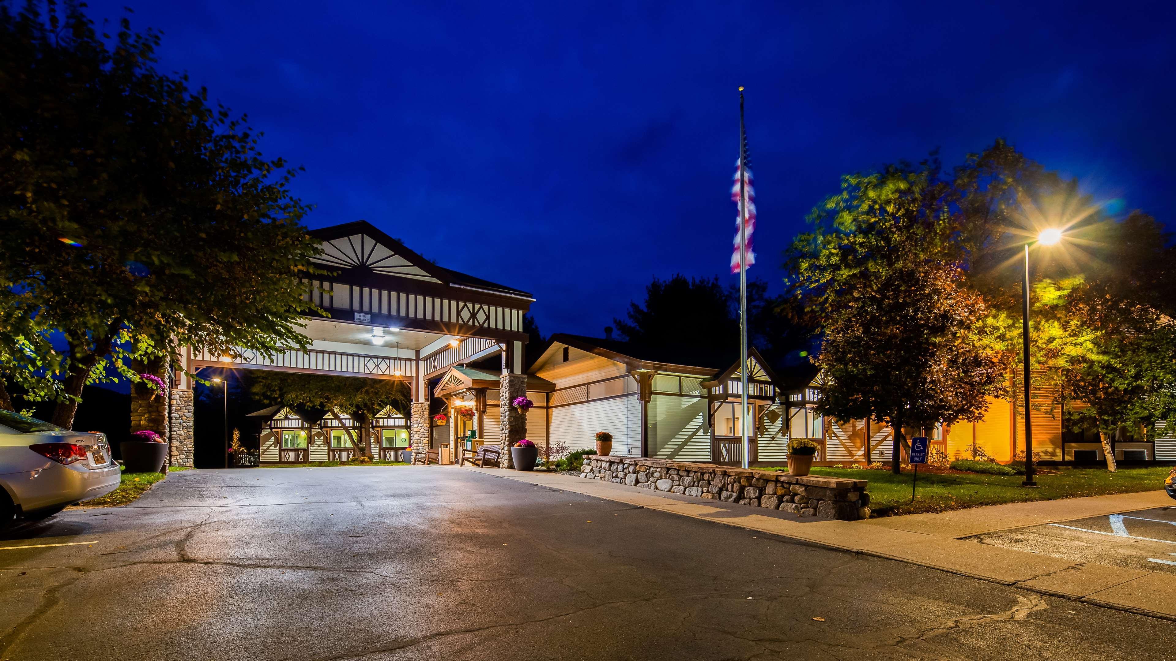 Best Western Saranac Lake Hotel Exterior photo